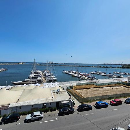 Blue Marina Sea View Apartment มันกาเลีย ภายนอก รูปภาพ