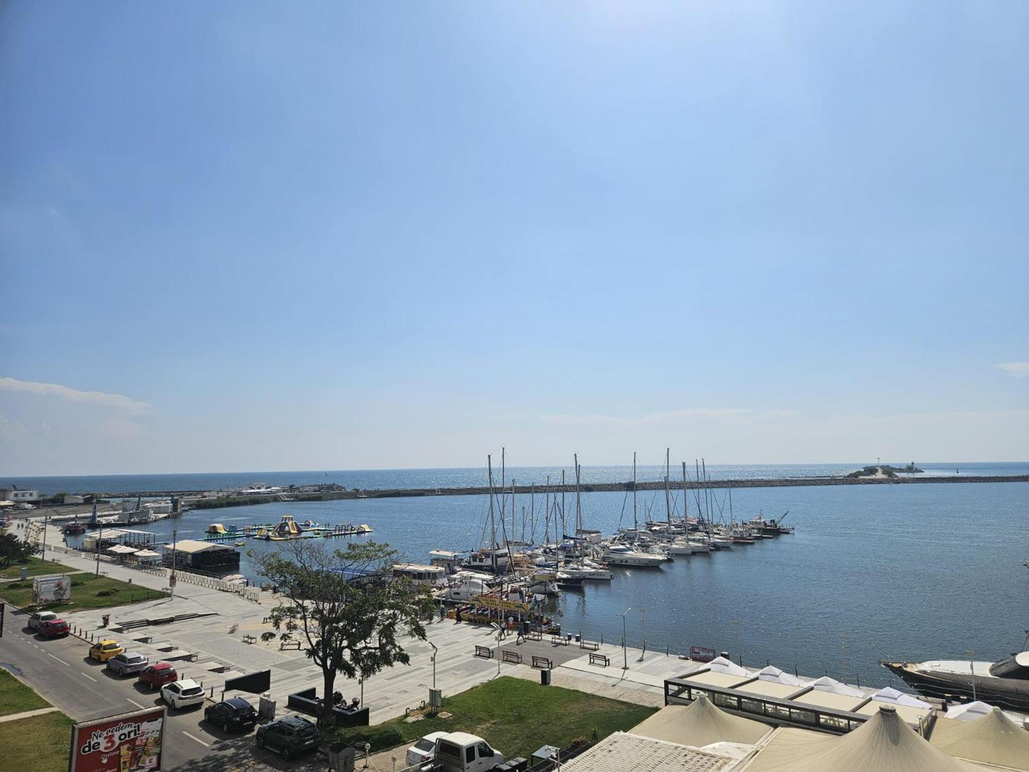 Blue Marina Sea View Apartment มันกาเลีย ภายนอก รูปภาพ